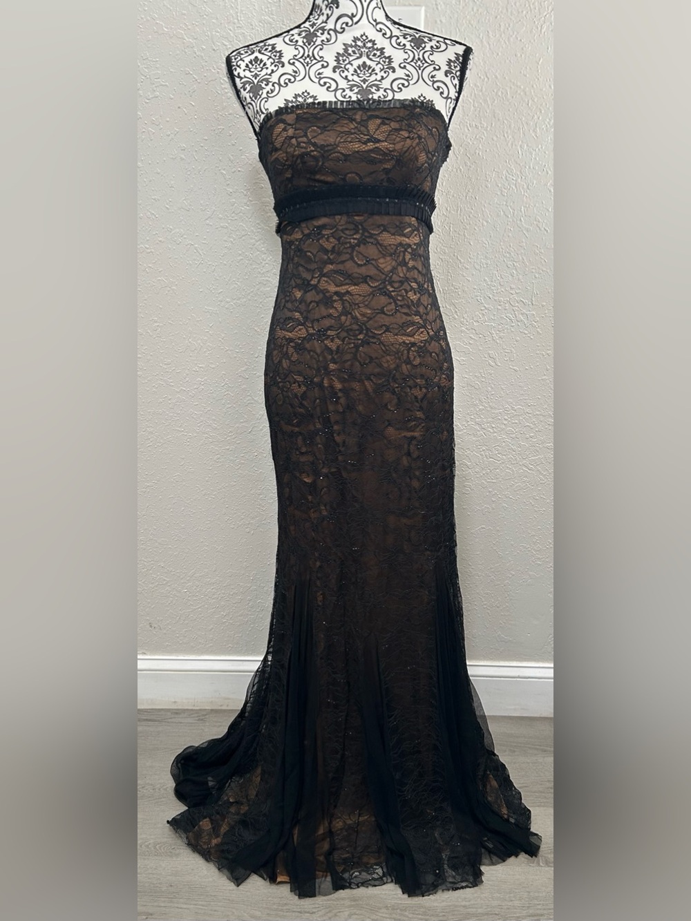 Badgley Mischka Black Lace Evening Gown – Size 2